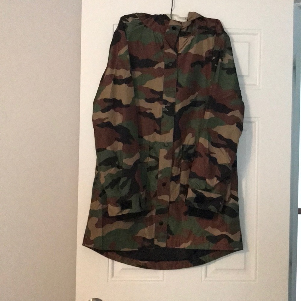 F21 men’s camouflage jacket
